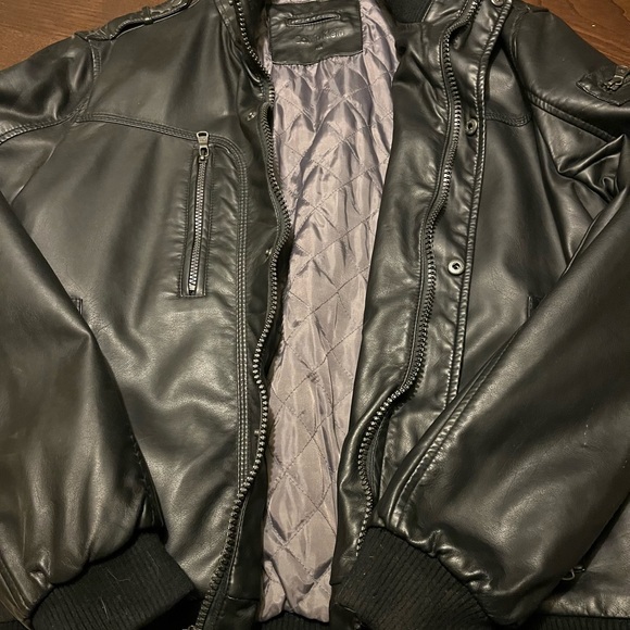 Calvin Klein men’s vegan leather bomber jacket - Picture 2 of 3